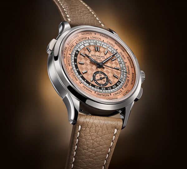 Nuevo cronógrafo flyback automático con Hora Universal 5935A-001 de Patek Philippe
