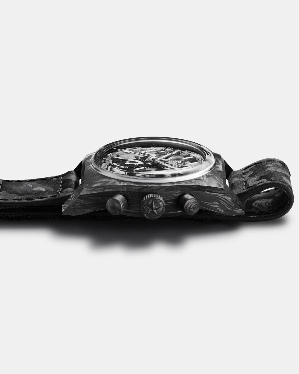 Chronomaster Revival A3818 Cover Girl Carbon